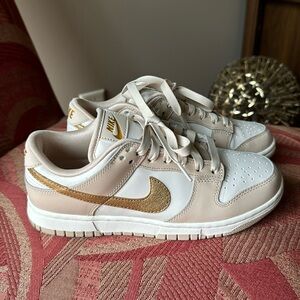 Nike Dunk Low Phantom Metallic Gold